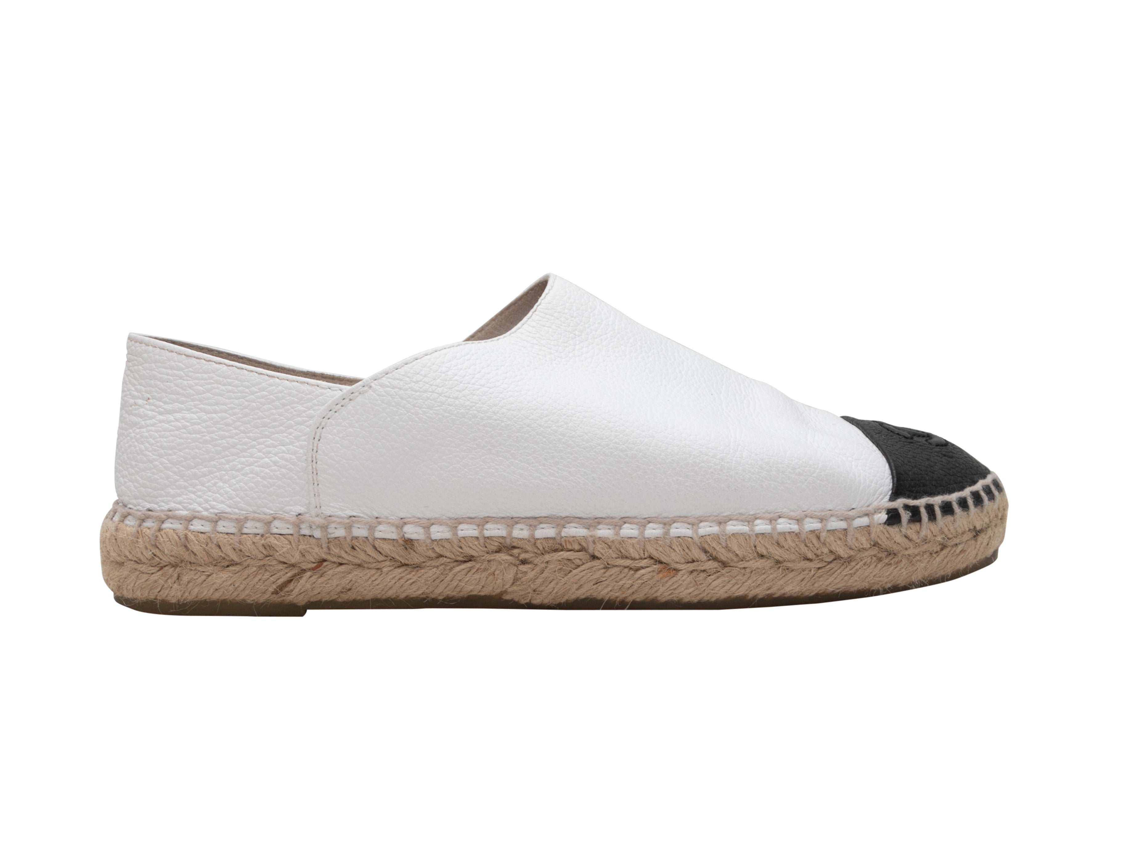 White Black Chanel Cap Toe Espadrille Flats Size 39 Designer Revival