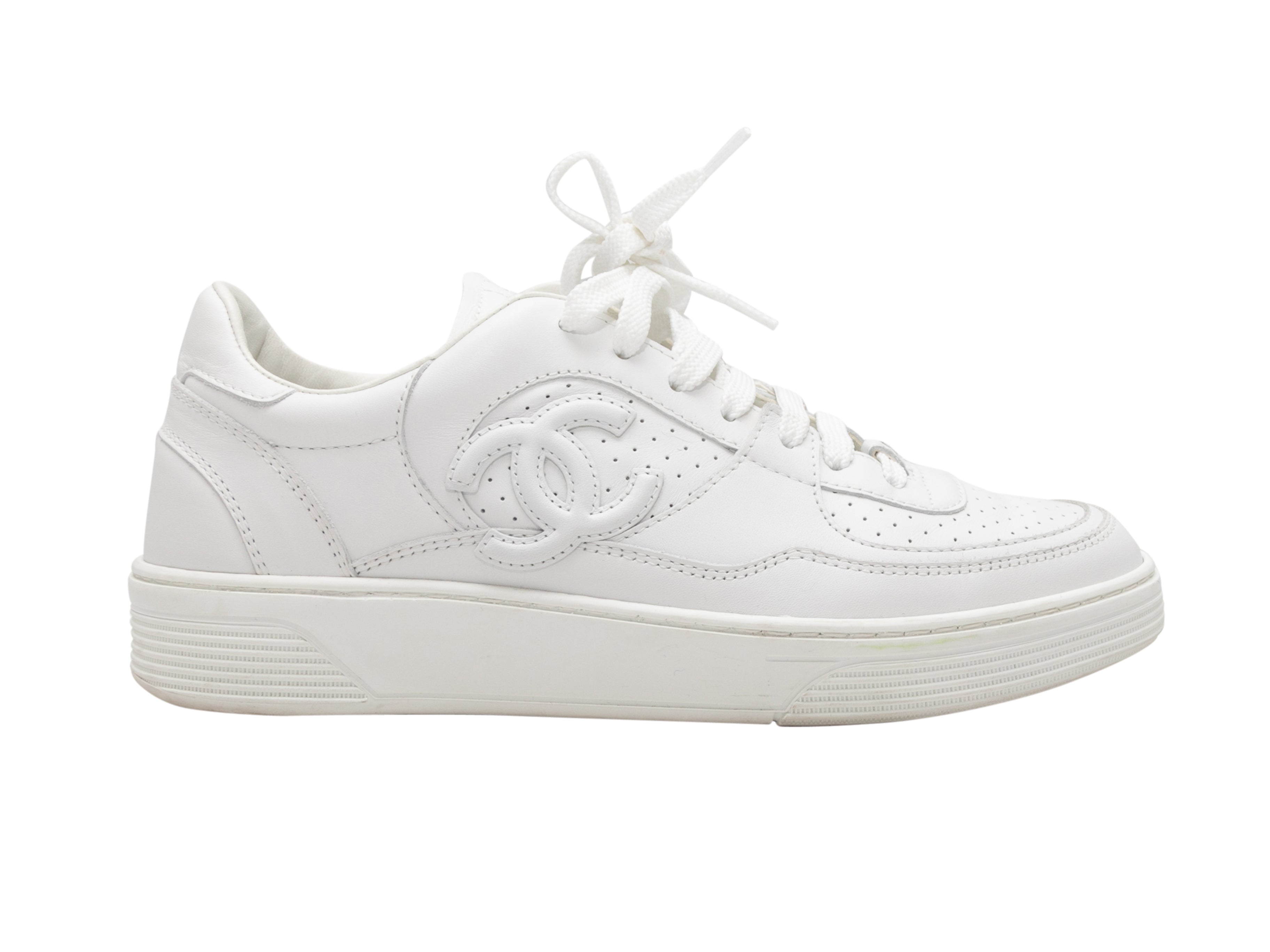 White Chanel Leather CC Low-Top Sneakers Size 39 - Designer Revival