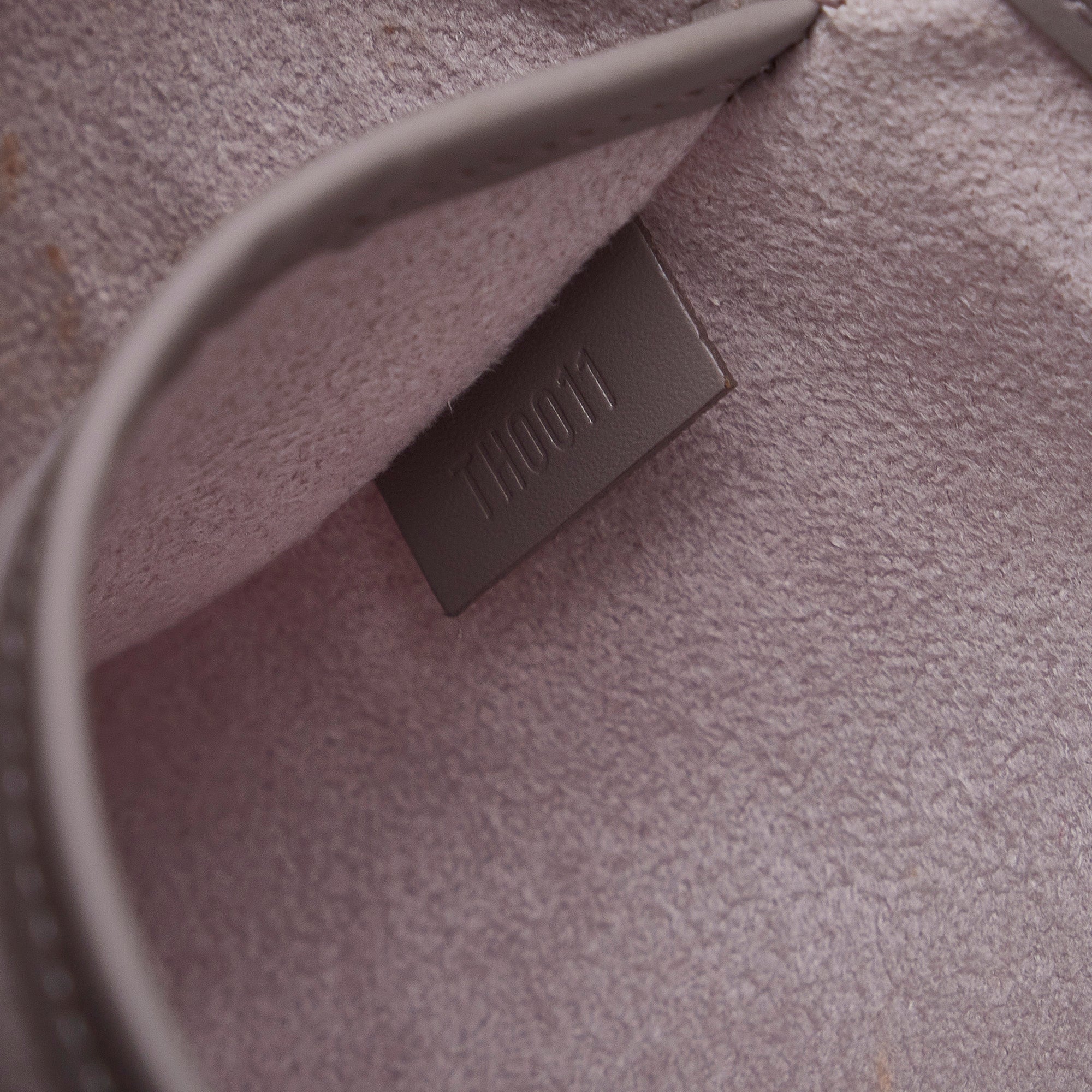 Louis Vuitton 1999 Epi Line Reverie Shoulder Bag · INTO