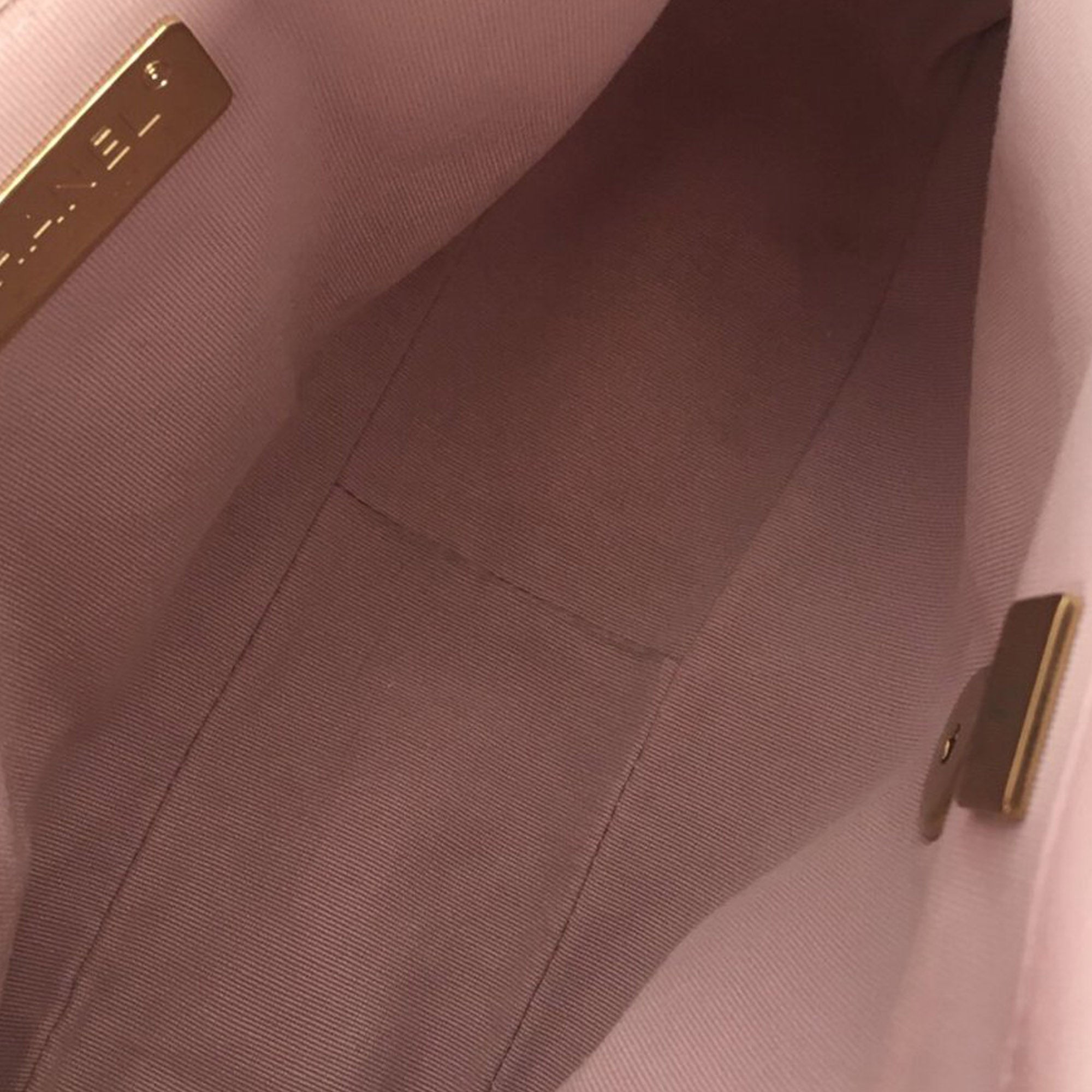 Pink modello Chanel Medium Lambskin 19 Flap Bag