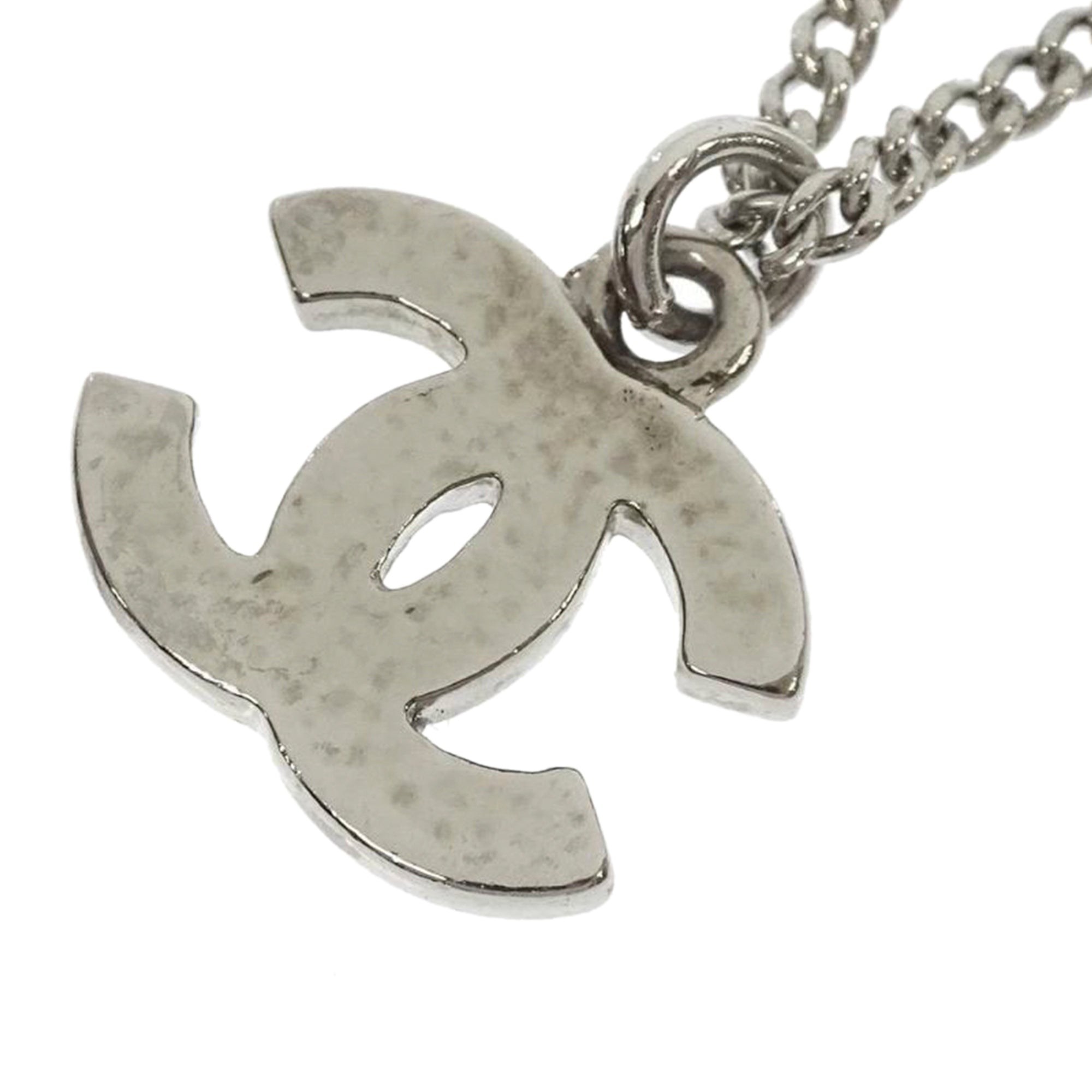 Silver Chanel CC Pendant Necklace – Designer Revival