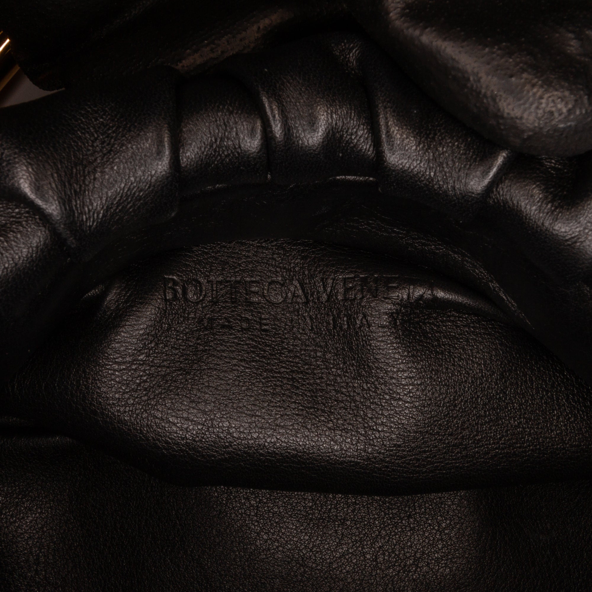 Chain pouch leather handbag Bottega Veneta Black in Leather - 20844651