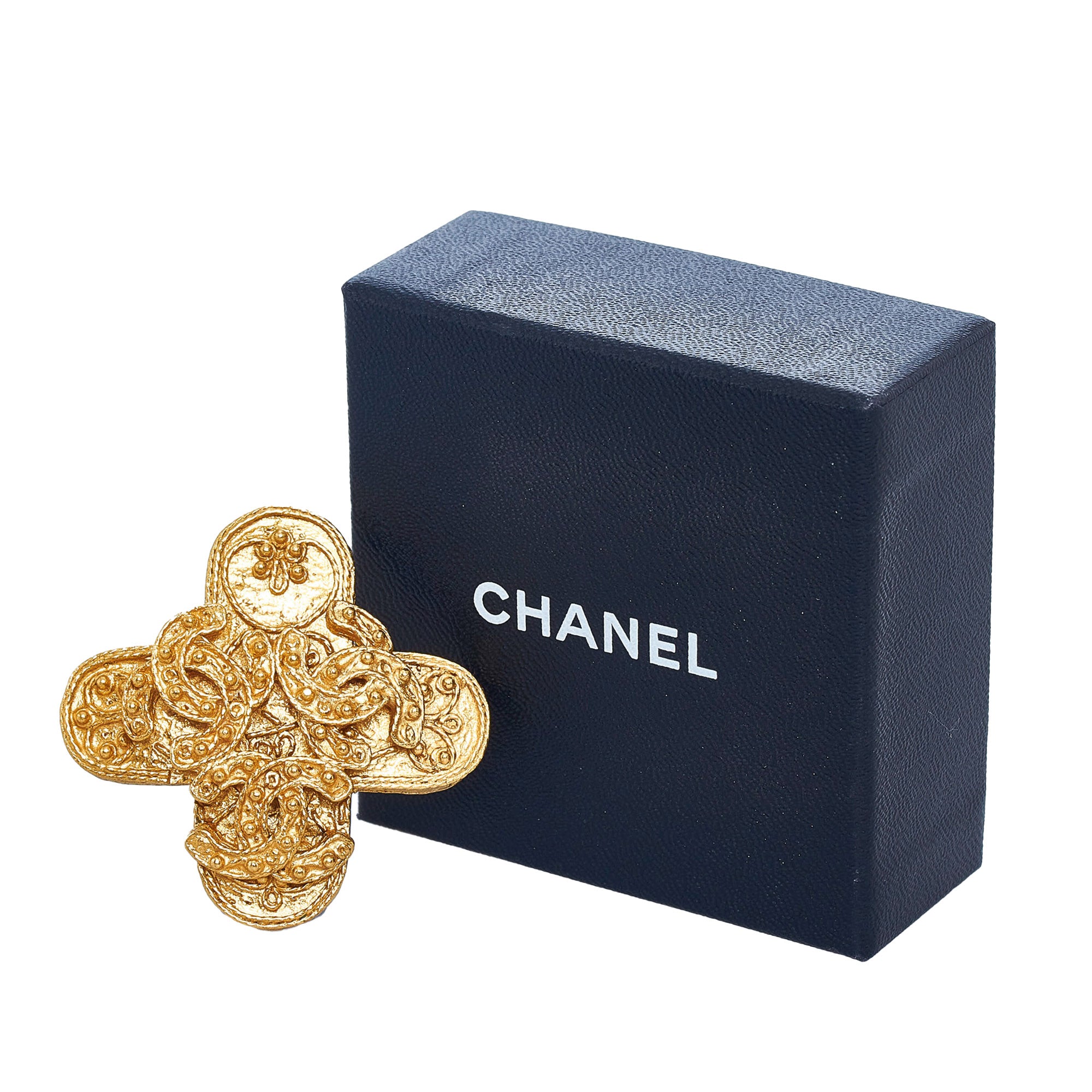 Chanel HAUTE COUTURE GRIPOIX CLOVER BROOCH PENDANT Golden Metal Glass  ref.415152 - Joli Closet