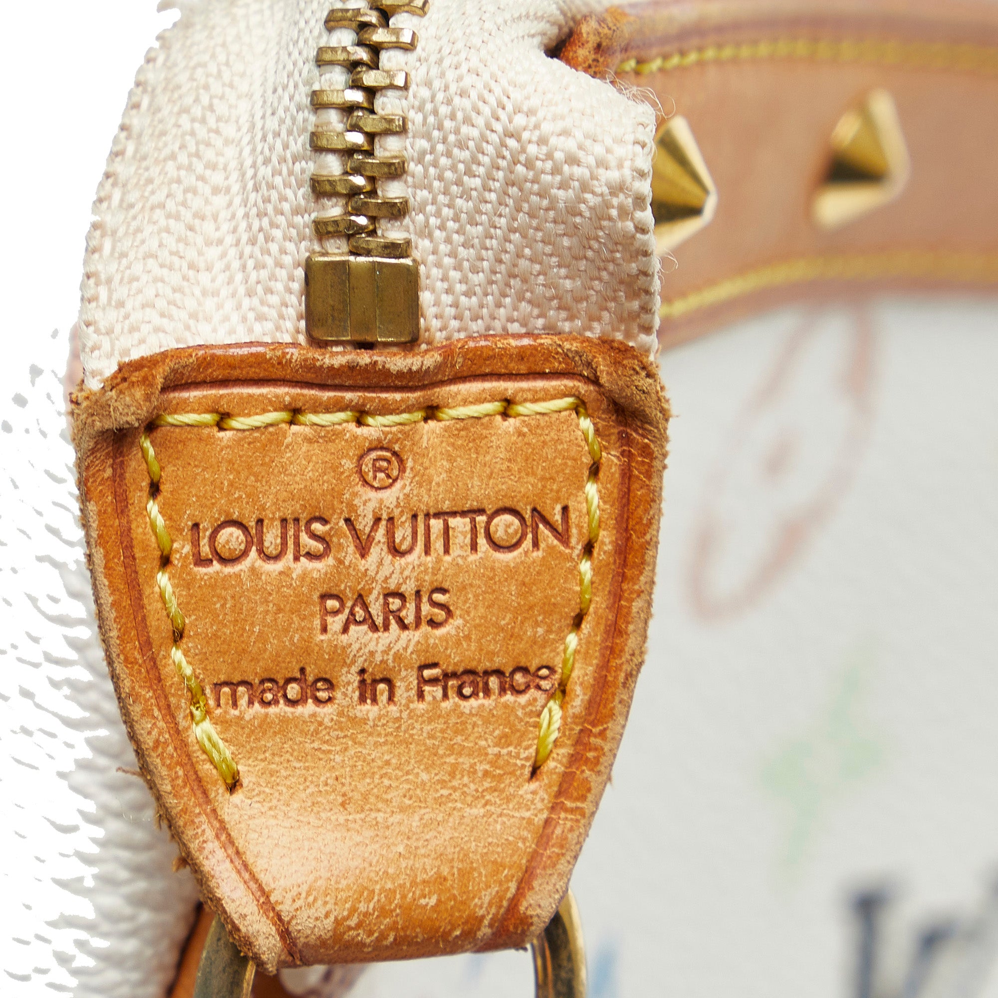 RvceShops Revival, White Louis Vuitton Epi Pochette Montaigne Baguette