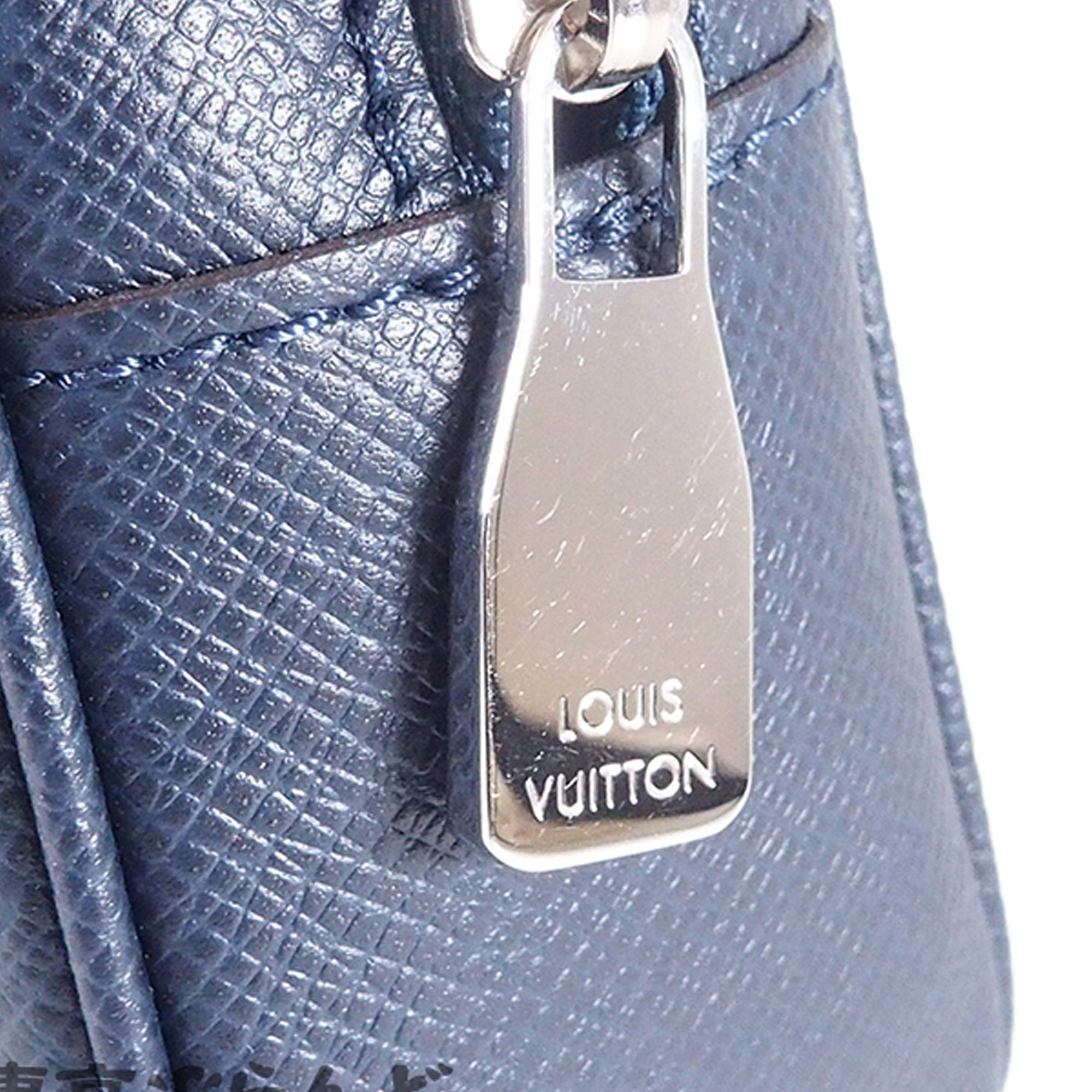 Louis Vuitton Taiga Pochette