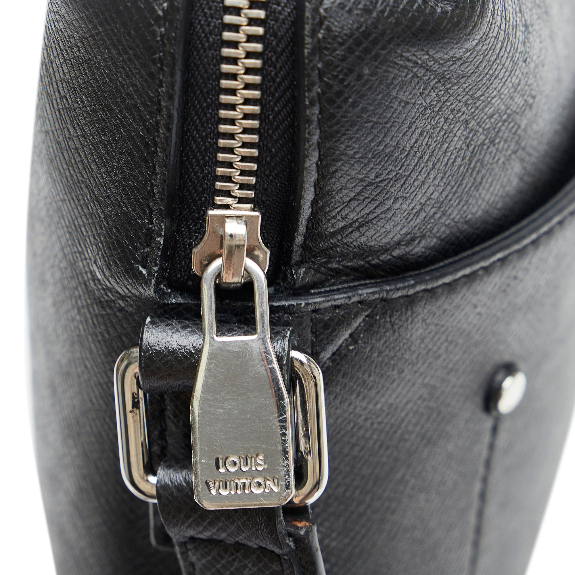 Black Louis Vuitton Taiga Grigori Pochette Crossbody Bag – Designer Revival