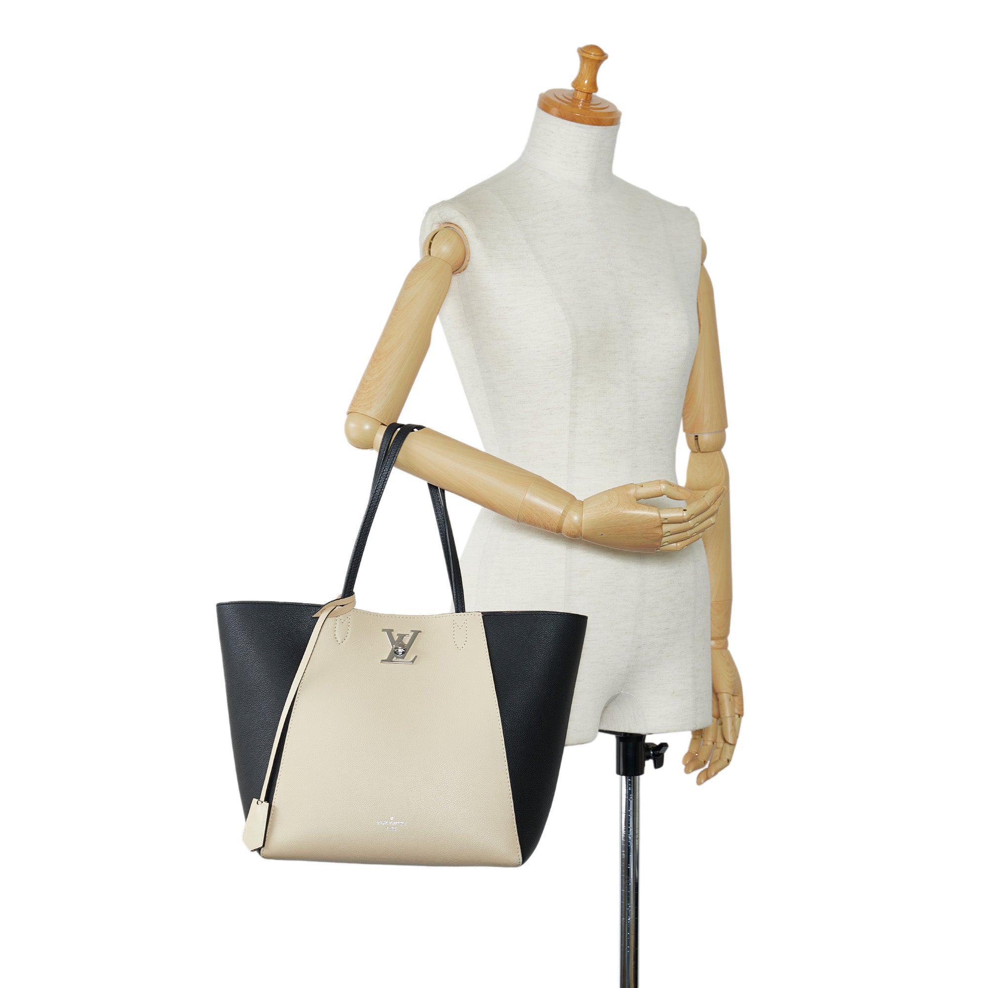 Pre-Owned Louis Vuitton Lockme Tote Bag - Pristine Condition 