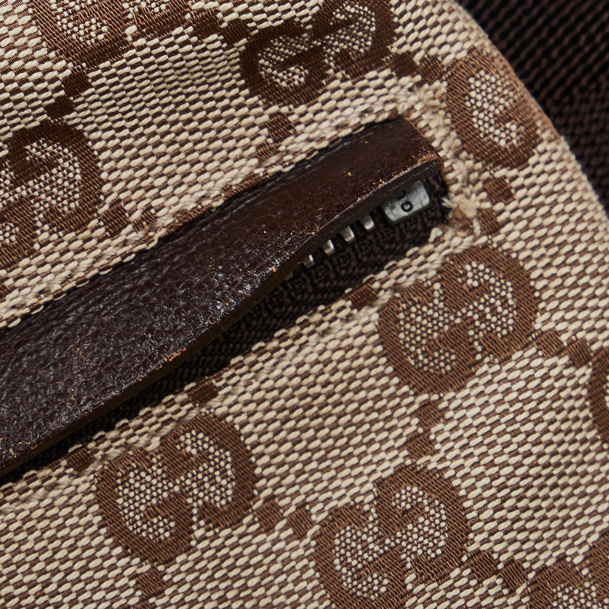 GUCCI gg canvas original vintage belt bag brown leather zip pockets