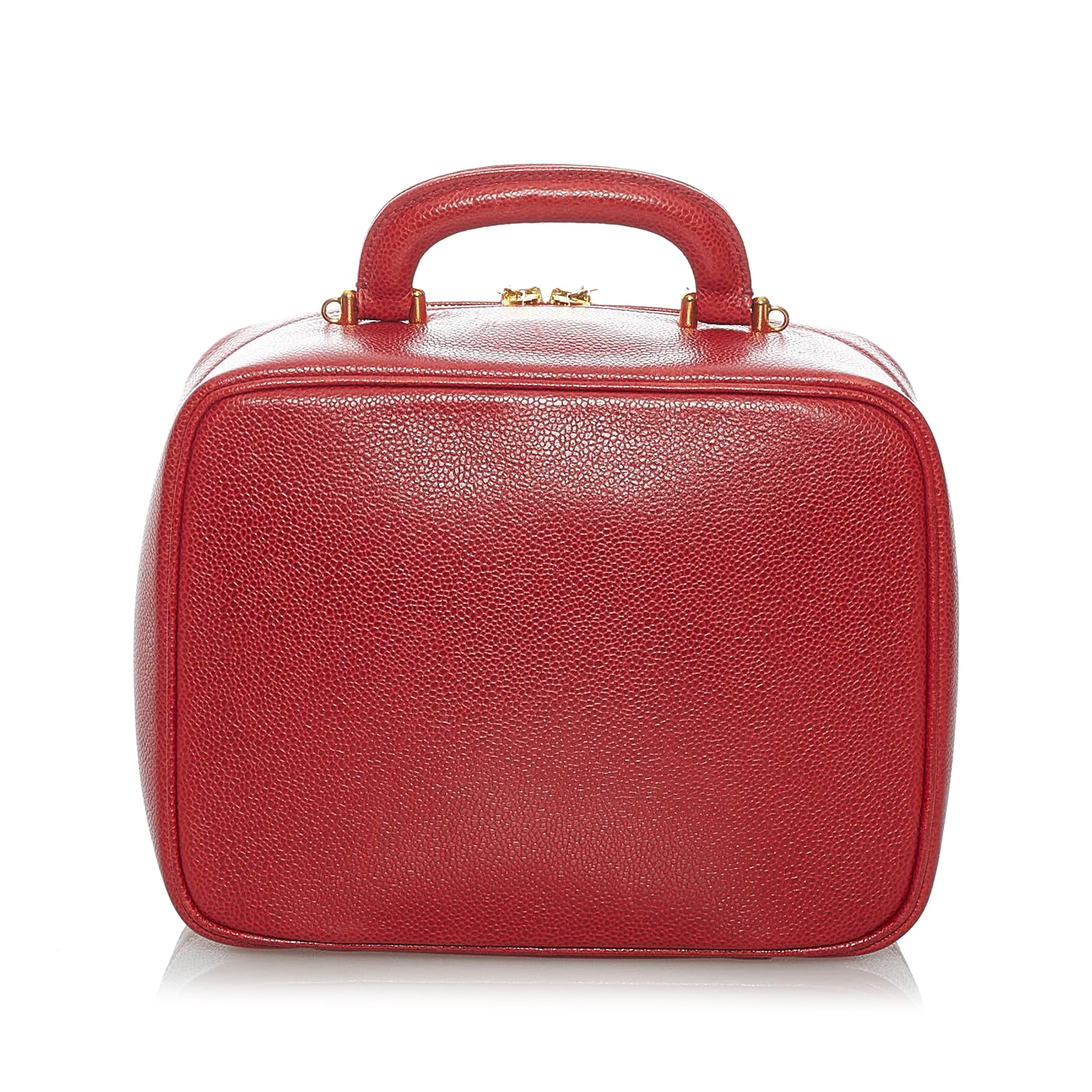 Red images Chanel Caviar CC Lunch Box Vanity Case Bag, Sac bandoulière  images Chanel Boy en cuir matelassé rouge