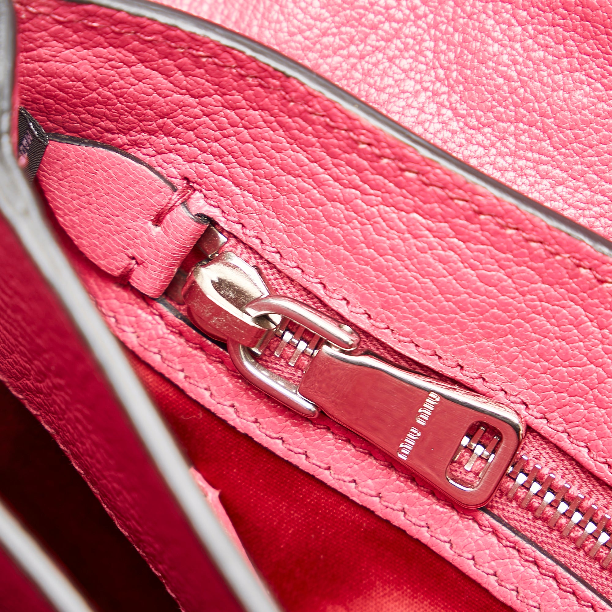 Miu Miu - Authenticated Vitello Handbag - Leather Pink Plain for Women, Good Condition