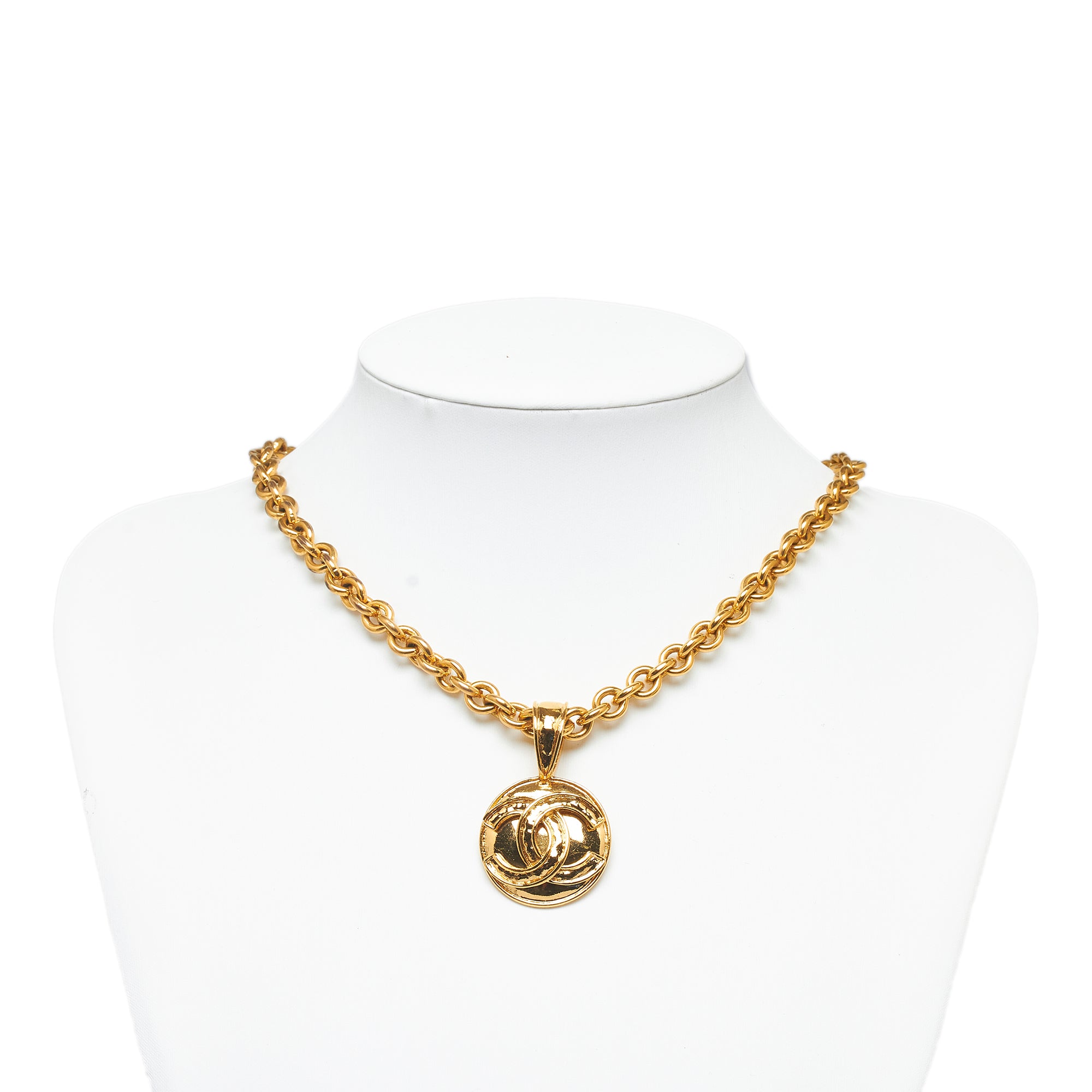 Gold Chanel CC Round Medallion Necklace – Designer Revival