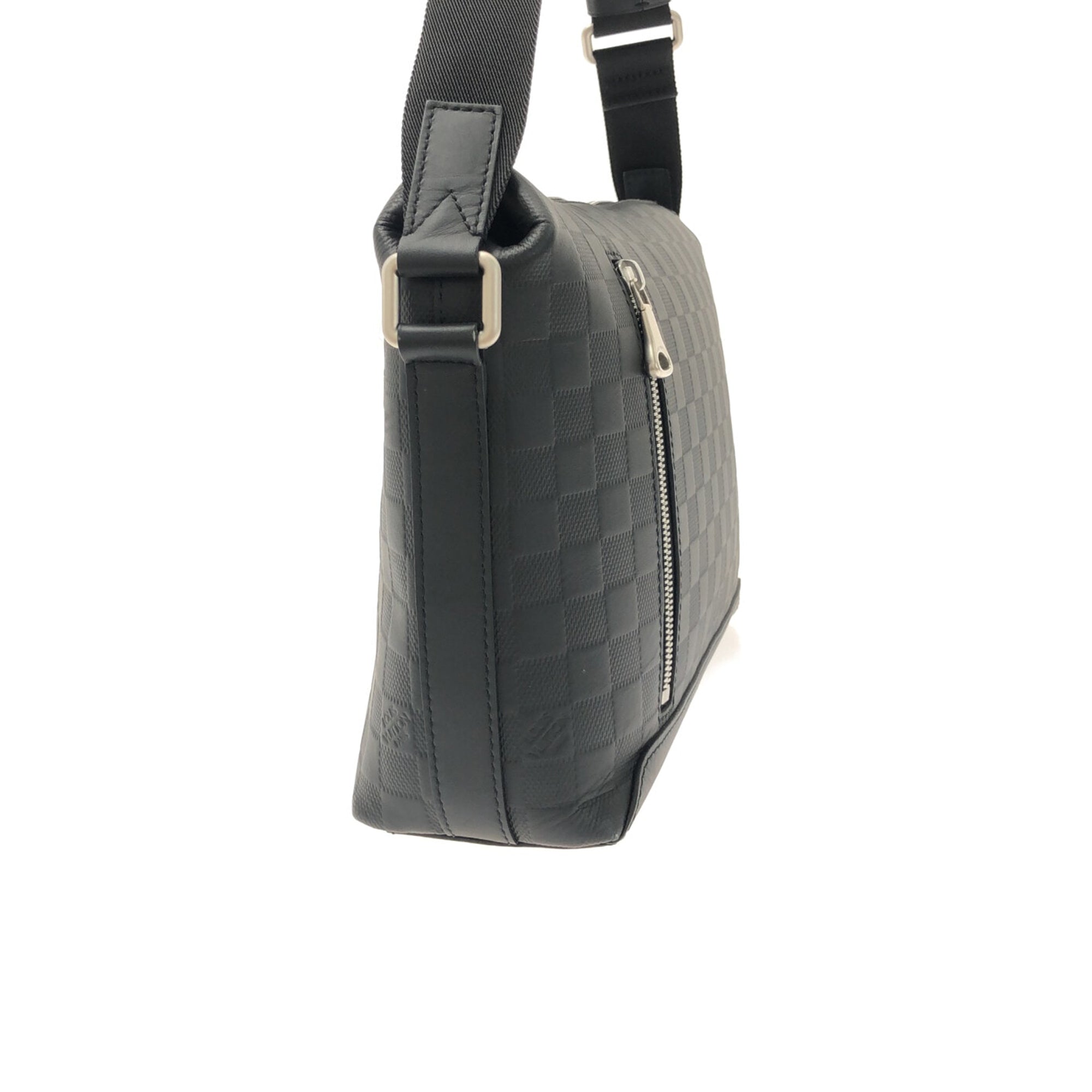 Black Louis Vuitton Damier Infini Discovery Messenger MM Crossbody Bag –  MedtecjapanShops Revival