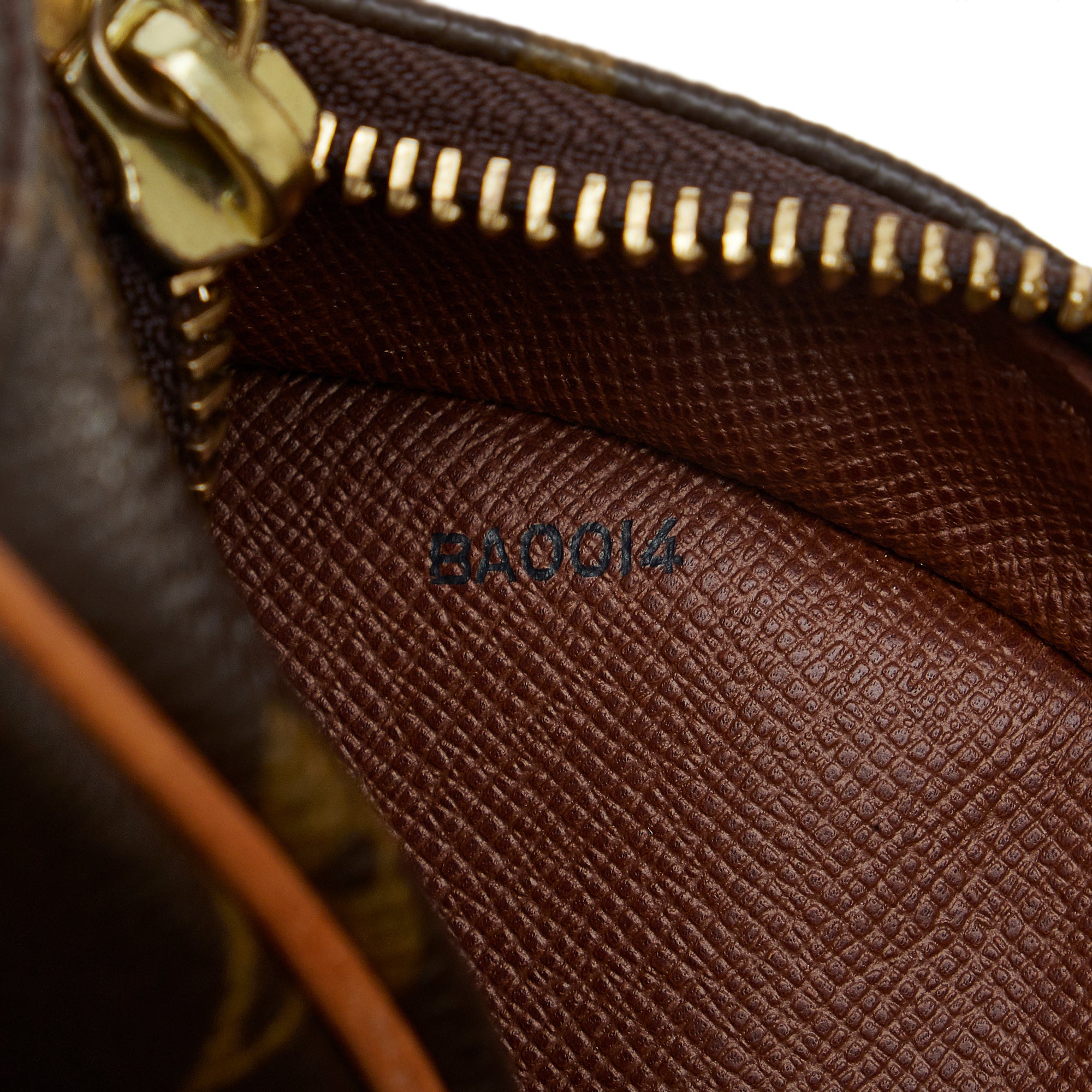 Blois cloth crossbody bag Louis Vuitton Brown in Cloth - 23804644