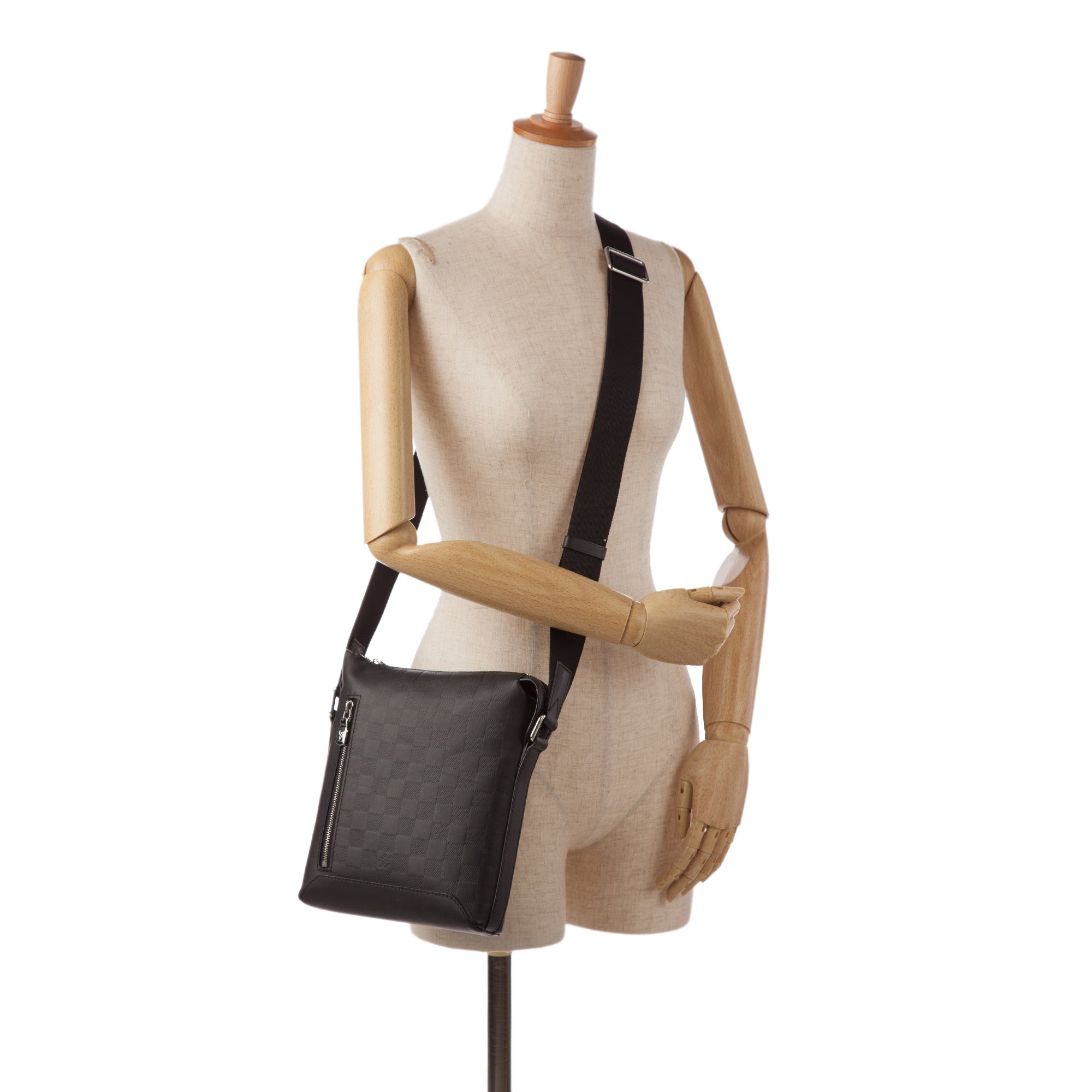Black Louis Vuitton Damier Infini Discovery Messenger BB Crossbody Bag - Designer Revival